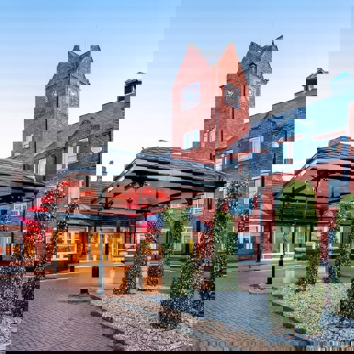 <p>HOTEL ENTRANCE</p>