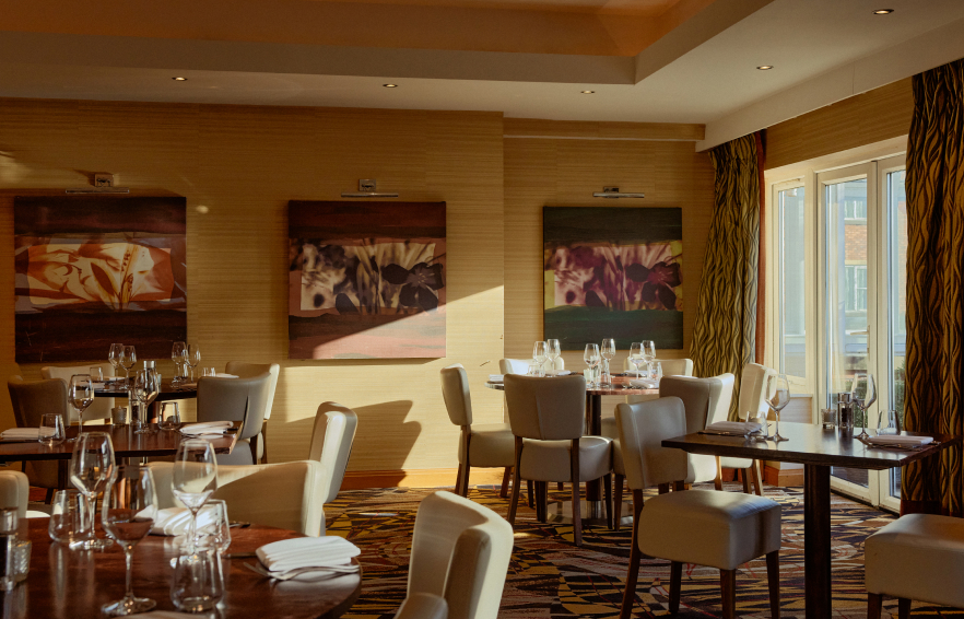 Carousel Desktop Dining