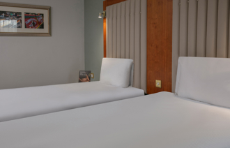 Carousel Desktop Twin 04