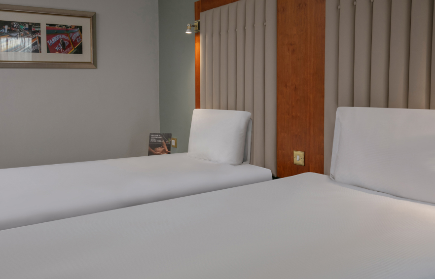 Carousel Desktop Twin 04